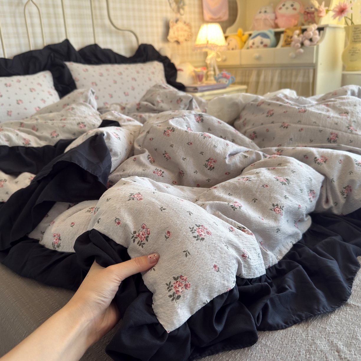 91家纺网 家纺一手货源 找家纺 优卡迪家纺馆 2025新款皱皱棉双层纱黑花边四件套 花园日记