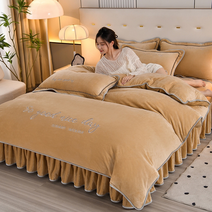 91家纺网 家纺一手货源 找家纺 居尚家纺 2025新款AB款加厚纯色牛奶绒绣花四件套驼色,驼色