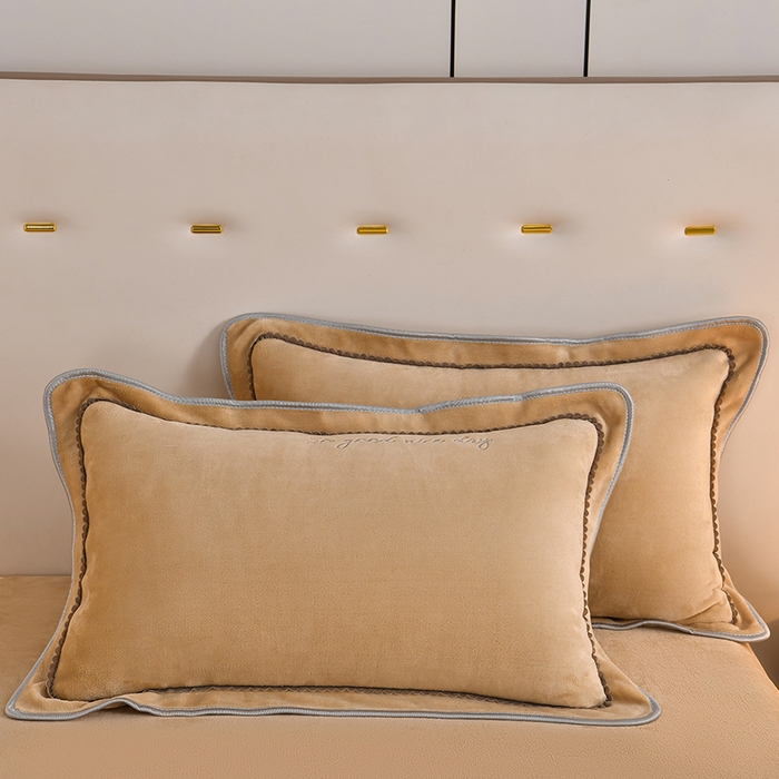 91家纺网 家纺一手货源 找家纺 居尚家纺 2025新款AB款加厚纯色牛奶绒绣花四件套驼色