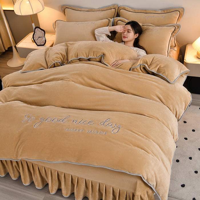 91家纺网 家纺一手货源 找家纺 居尚家纺 2025新款AB款加厚纯色牛奶绒绣花四件套驼色