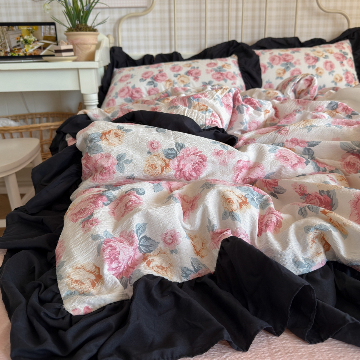 91家纺网 家纺一手货源 找家纺 优卡迪家纺馆 2025新款皱皱棉双层纱黑花边四件套 满庭芳