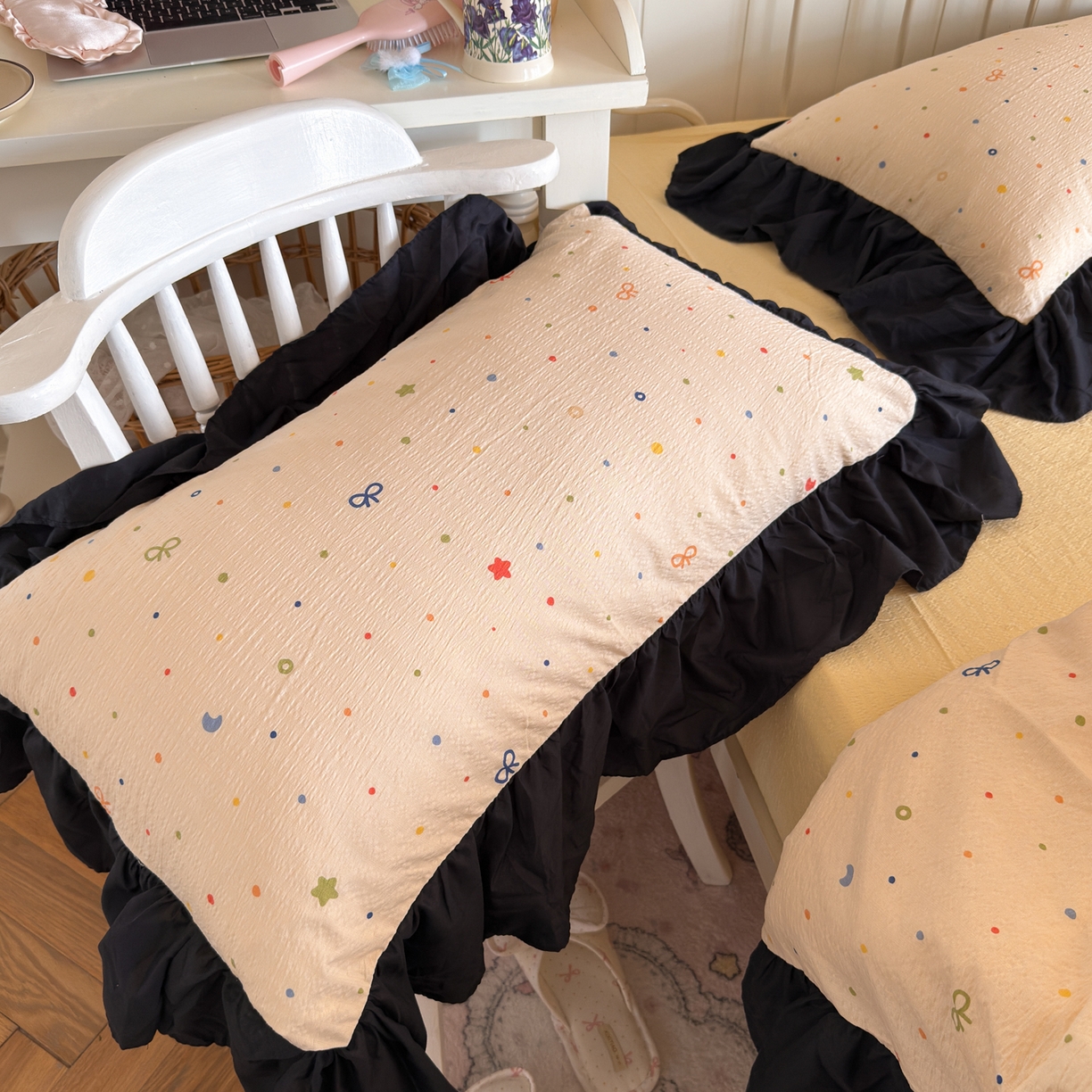 91家纺网 家纺一手货源 找家纺 优卡迪家纺馆 2025新款皱皱棉双层纱黑花边四件套 奶酪芝士