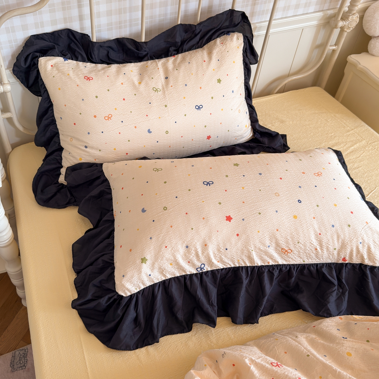 91家纺网 家纺一手货源 找家纺 优卡迪家纺馆 2025新款皱皱棉双层纱黑花边四件套 奶酪芝士