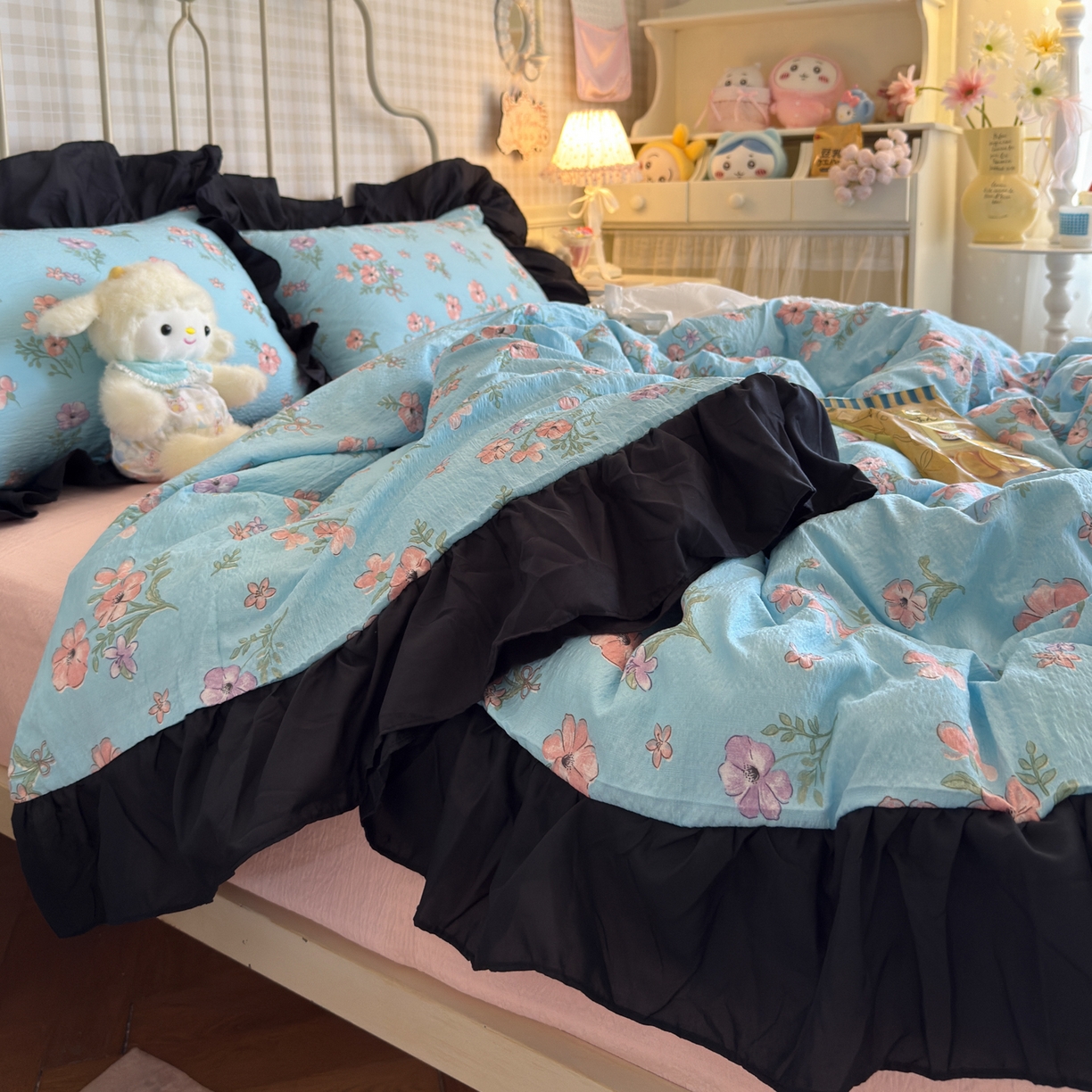 91家纺网 家纺一手货源 找家纺 优卡迪家纺馆 2025新款皱皱棉双层纱黑花边四件套 泡沫之夏