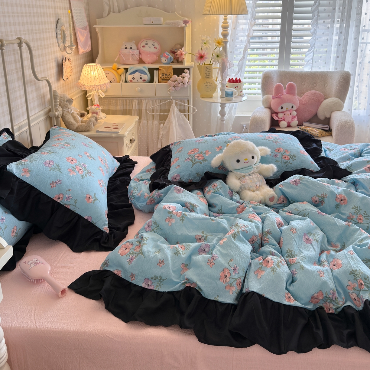 91家纺网 家纺一手货源 找家纺 优卡迪家纺馆 2025新款皱皱棉双层纱黑花边四件套 泡沫之夏