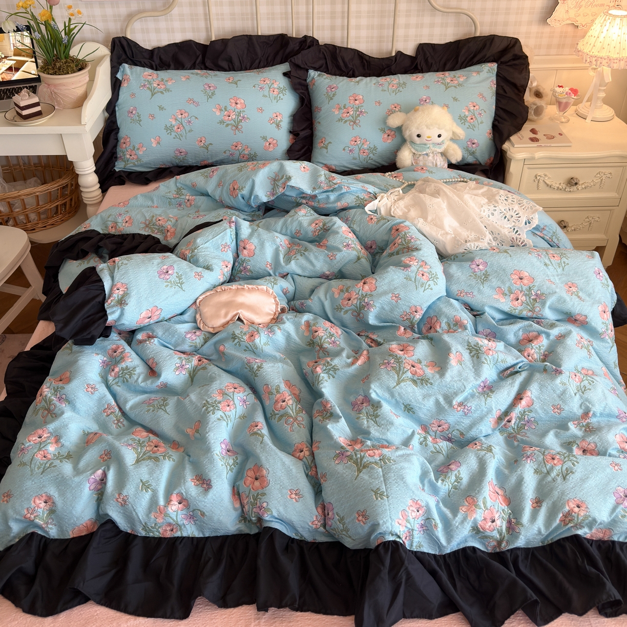 91家纺网 家纺一手货源 找家纺 优卡迪家纺馆 2025新款皱皱棉双层纱黑花边四件套 泡沫之夏