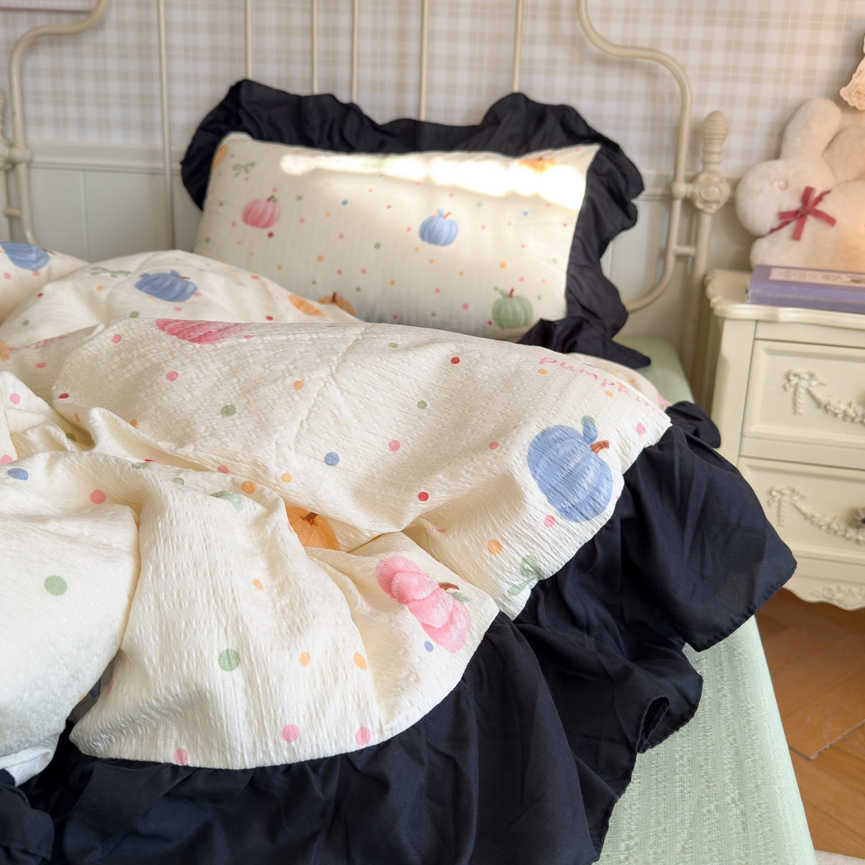 91家纺网 家纺一手货源 找家纺 优卡迪家纺馆 2025新款皱皱棉双层纱黑花边四件套 炫彩南瓜