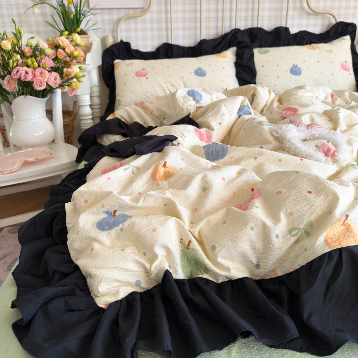 91家纺网 家纺一手货源 找家纺 优卡迪家纺馆 2025新款皱皱棉双层纱黑花边四件套 炫彩南瓜