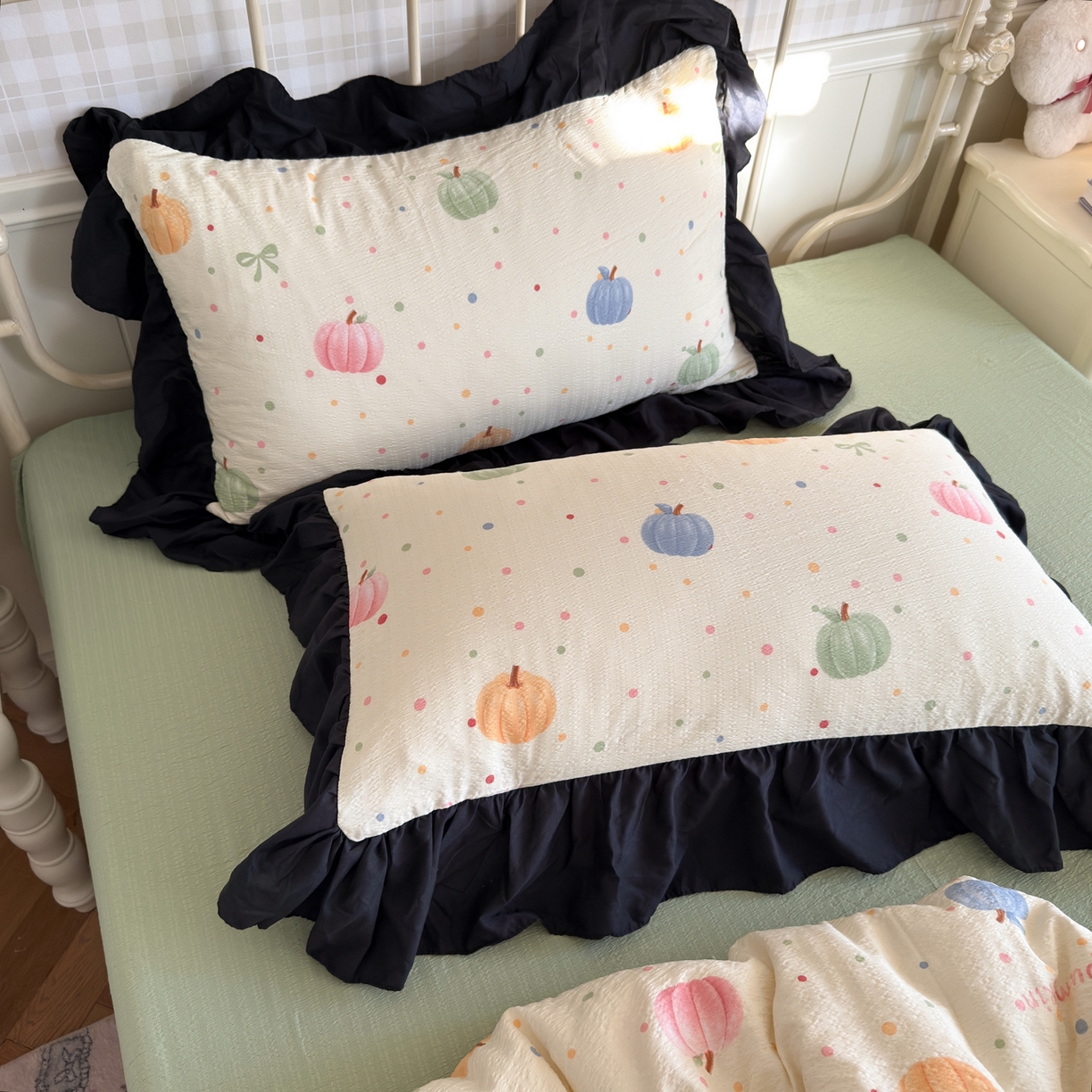 91家纺网 家纺一手货源 找家纺 优卡迪家纺馆 2025新款皱皱棉双层纱黑花边四件套 炫彩南瓜