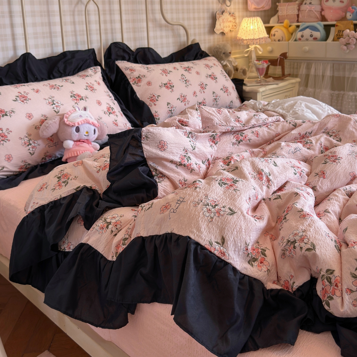 91家纺网 家纺一手货源 找家纺 优卡迪家纺馆 2025新款皱皱棉双层纱黑花边四件套 阳光花园