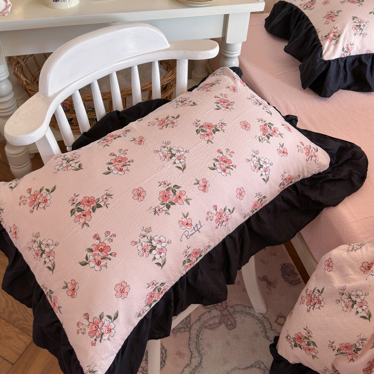 91家纺网 家纺一手货源 找家纺 优卡迪家纺馆 2025新款皱皱棉双层纱黑花边四件套 阳光花园