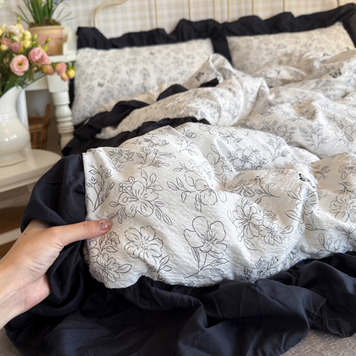 91家纺网 家纺一手货源 找家纺 优卡迪家纺馆 2025新款皱皱棉双层纱黑花边四件套 雨蝶