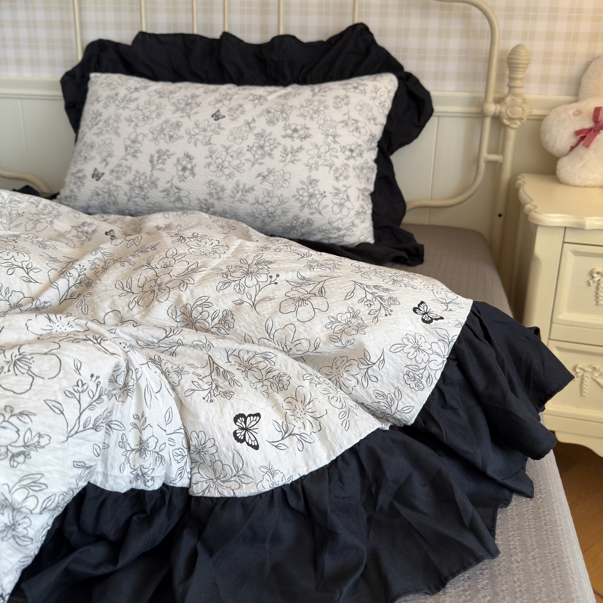 91家纺网 家纺一手货源 找家纺 优卡迪家纺馆 2025新款皱皱棉双层纱黑花边四件套 雨蝶