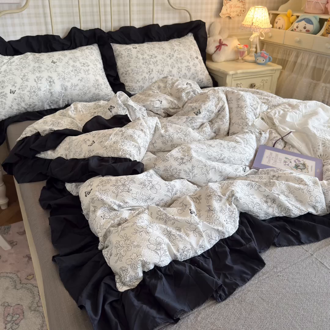 91家纺网 家纺一手货源 找家纺 优卡迪家纺馆 2025新款皱皱棉双层纱黑花边四件套 雨蝶