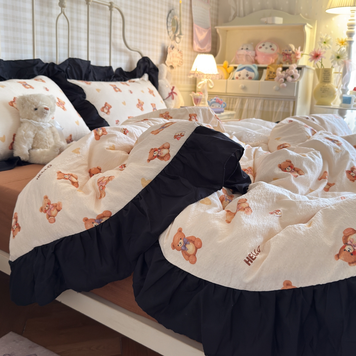 91家纺网 家纺一手货源 找家纺 优卡迪家纺馆 2025新款皱皱棉双层纱黑花边四件套 元气小熊