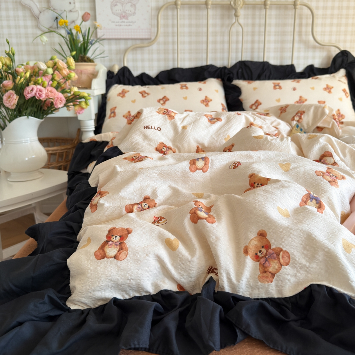 91家纺网 家纺一手货源 找家纺 优卡迪家纺馆 2025新款皱皱棉双层纱黑花边四件套 元气小熊