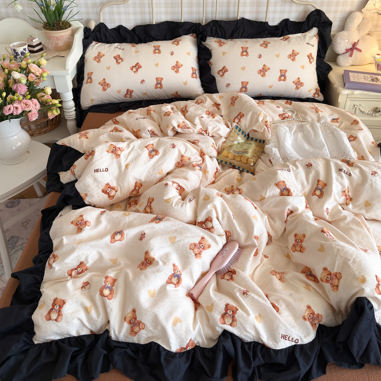 91家纺网 家纺一手货源 找家纺 优卡迪家纺馆 2025新款皱皱棉双层纱黑花边四件套 元气小熊