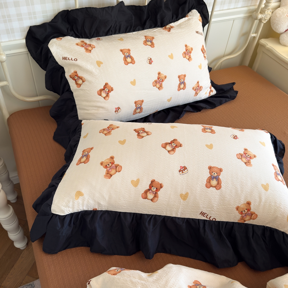 91家纺网 家纺一手货源 找家纺 优卡迪家纺馆 2025新款皱皱棉双层纱黑花边四件套 元气小熊