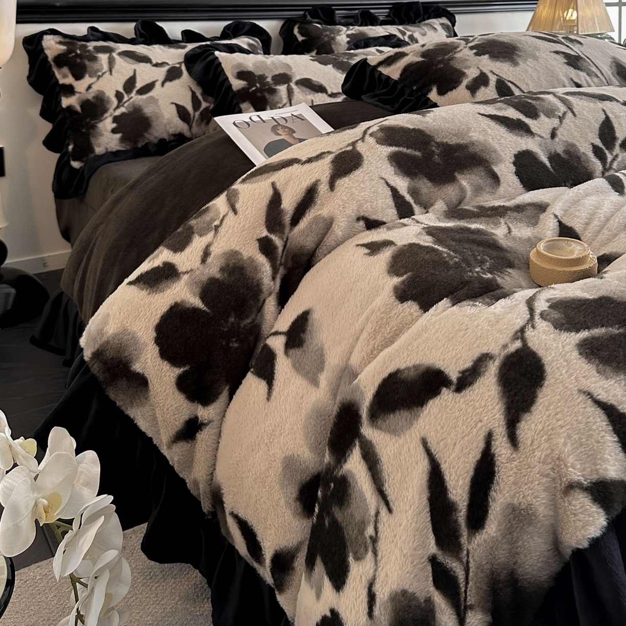 91家纺网 家纺一手货源 找家纺 （总）子曰 2025新款A类法式小香风黑边款兔绒牛奶绒四件套