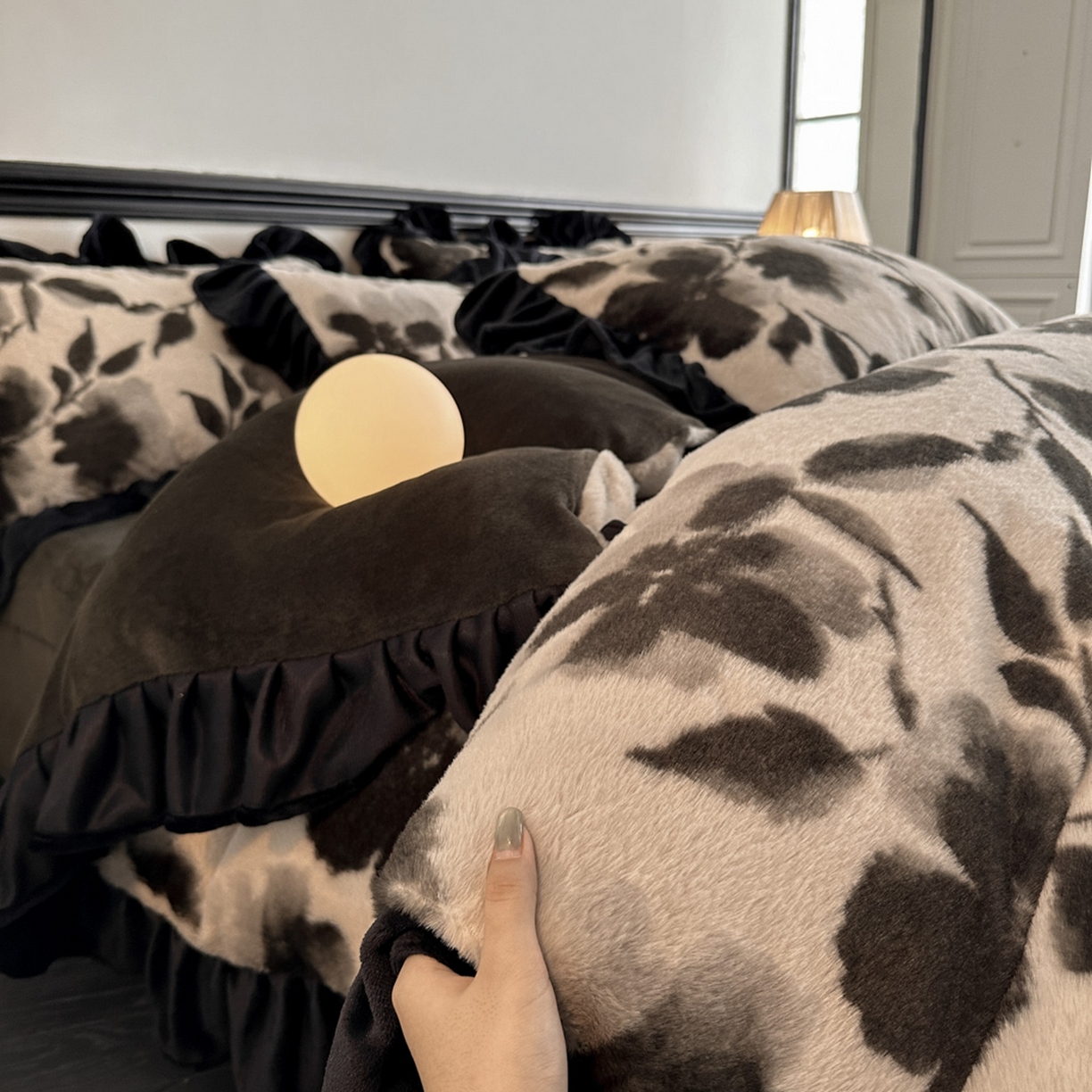 91家纺网 家纺一手货源 找家纺 （总）子曰 2025新款A类法式小香风黑边款兔绒牛奶绒四件套