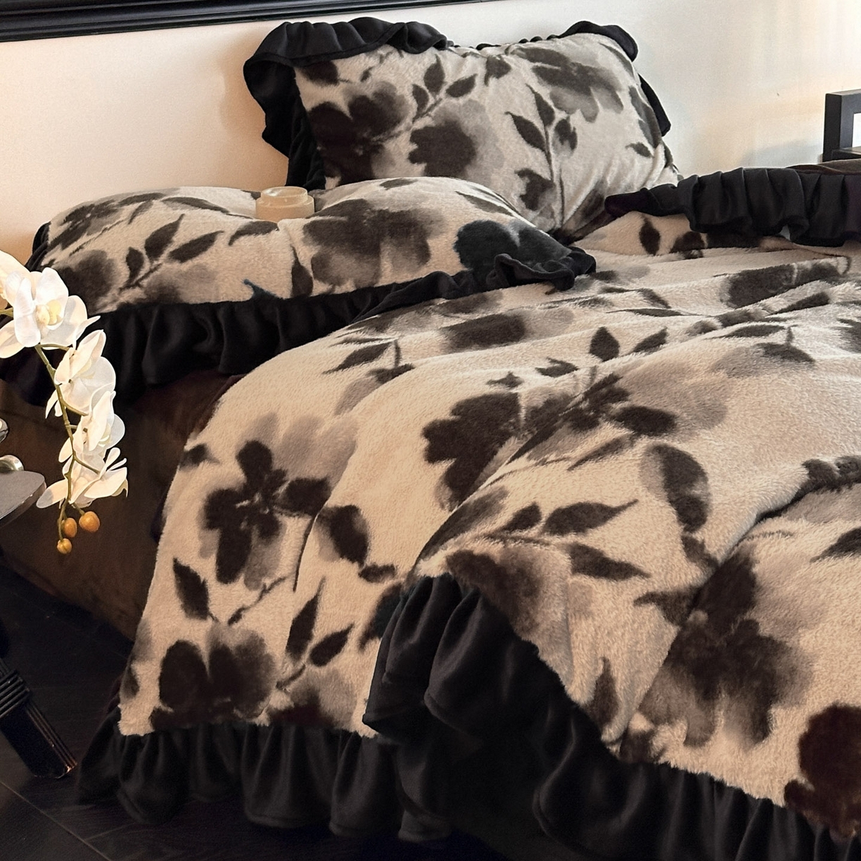 91家纺网 家纺一手货源 找家纺 （总）子曰 2025新款A类法式小香风黑边款兔绒牛奶绒四件套