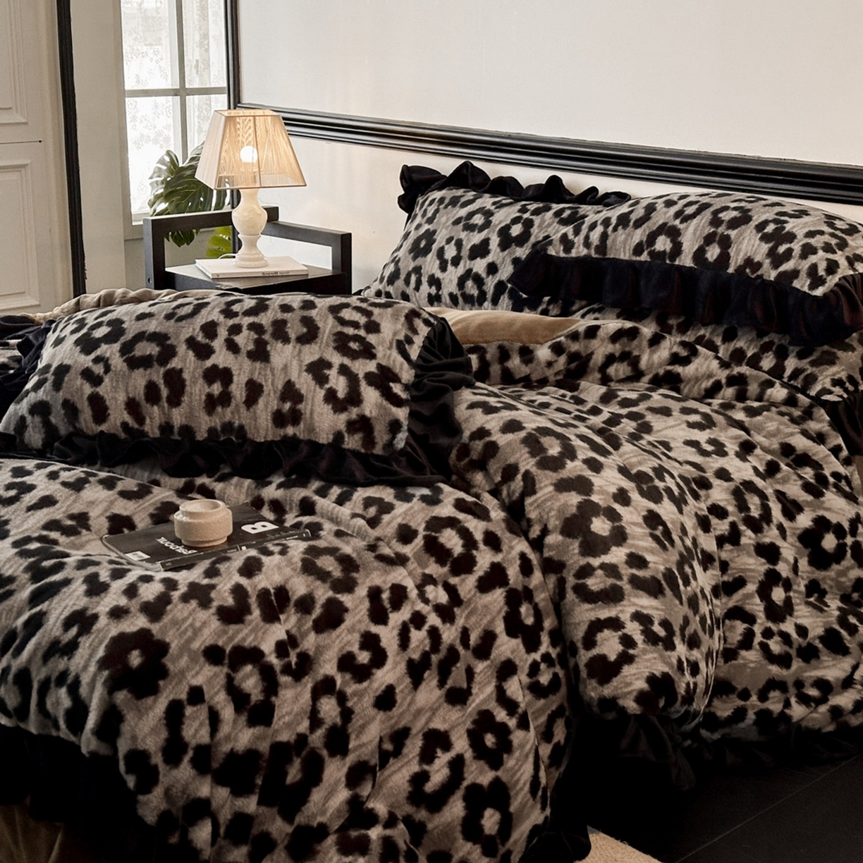 91家纺网 家纺一手货源 找家纺 子曰 2025新款A类法式小香风黑边款兔绒牛奶绒四件套 黑边款-豹纹灰