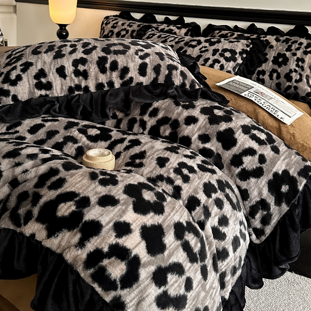 91家纺网 家纺一手货源 找家纺 子曰 2025新款A类法式小香风黑边款兔绒牛奶绒四件套 黑边款-豹纹灰