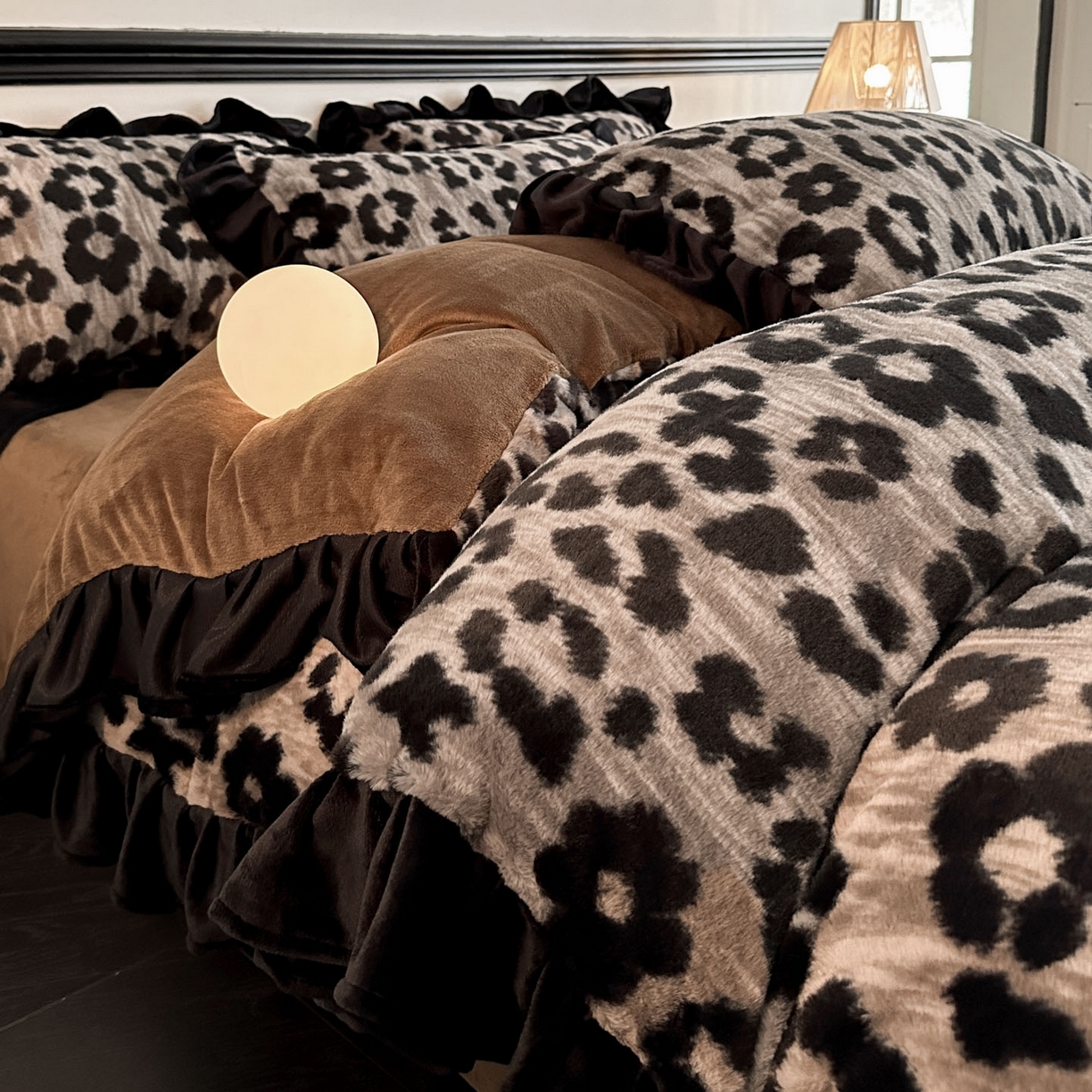 91家纺网 家纺一手货源 找家纺 子曰 2025新款A类法式小香风黑边款兔绒牛奶绒四件套 黑边款-豹纹灰