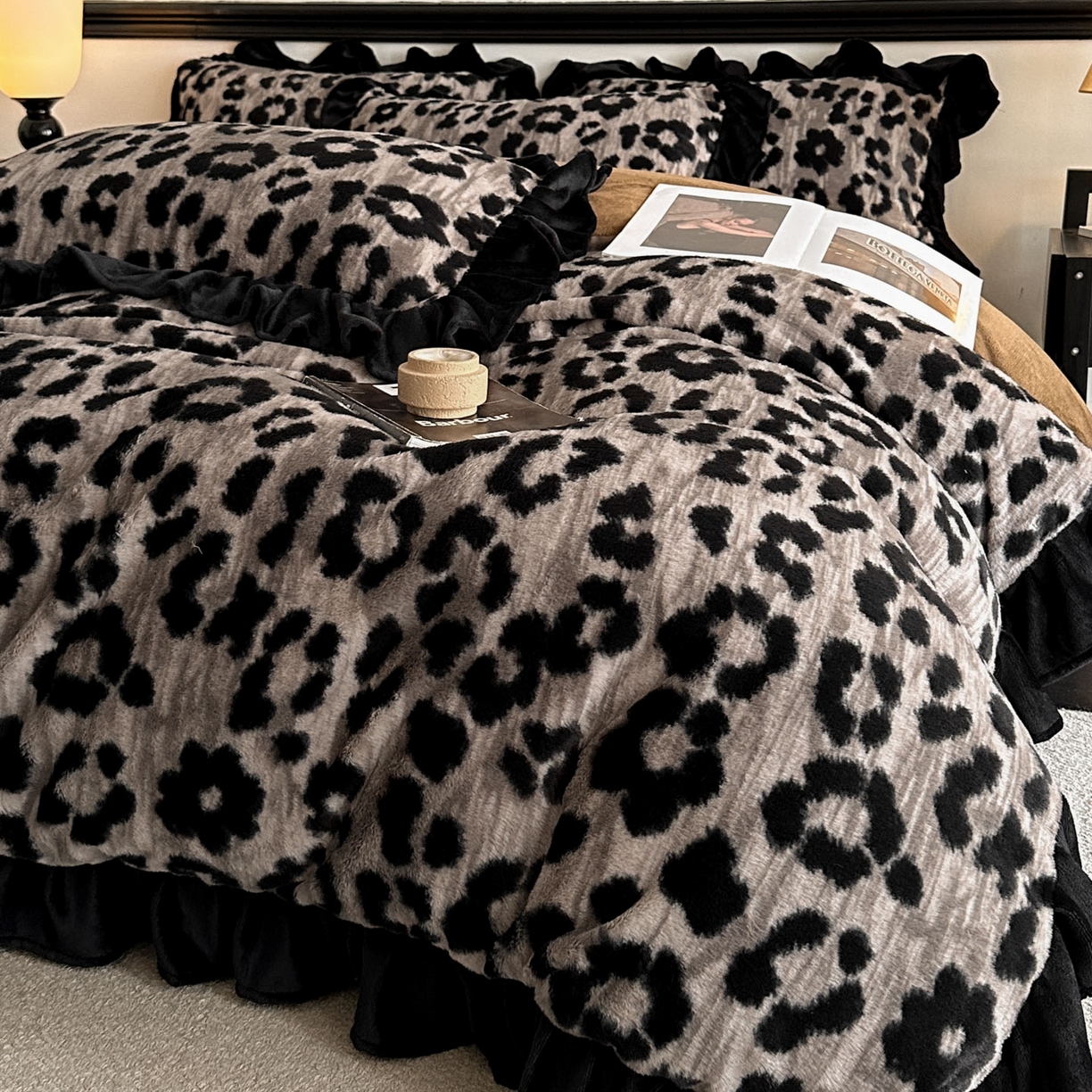 91家纺网 家纺一手货源 找家纺 子曰 2025新款A类法式小香风黑边款兔绒牛奶绒四件套 黑边款-豹纹灰