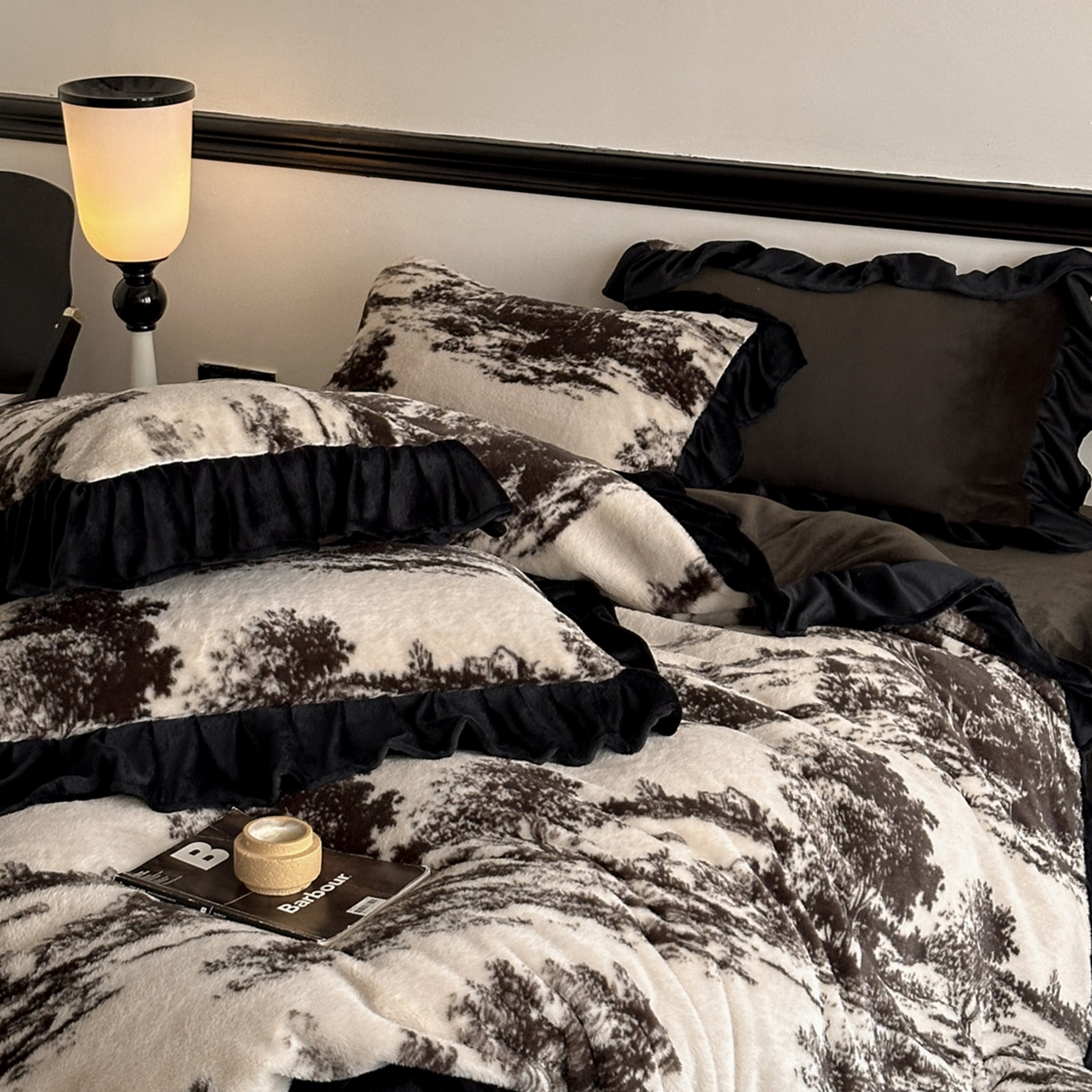 91家纺网 家纺一手货源 找家纺 子曰 2025新款A类法式小香风黑边款兔绒牛奶绒四件套 黑边款-赫本