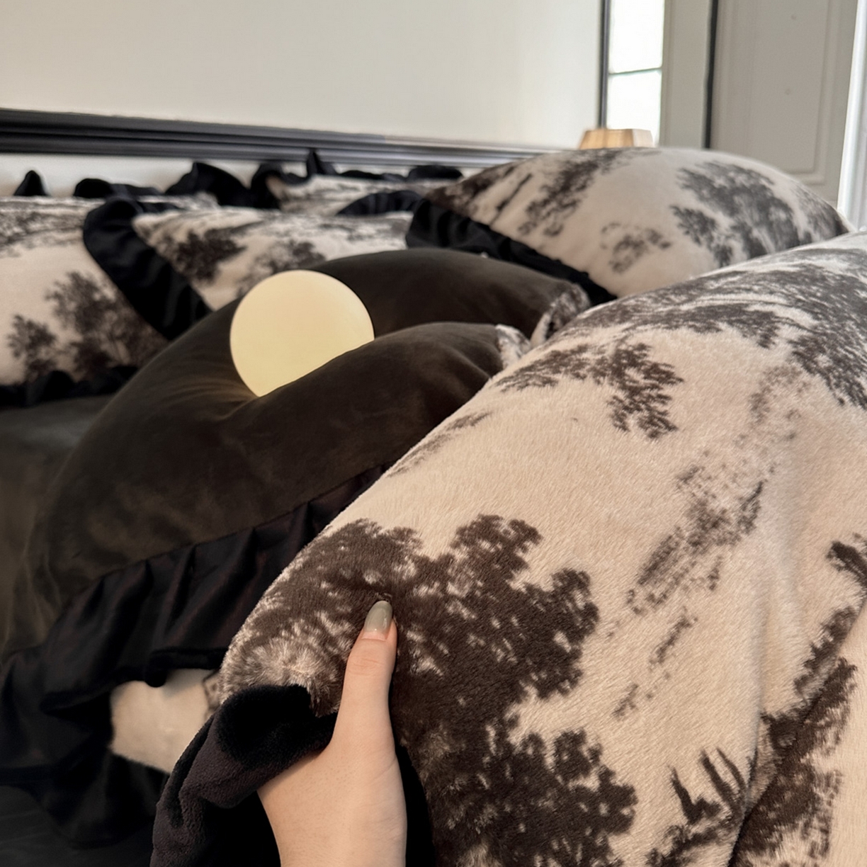 91家纺网 家纺一手货源 找家纺 子曰 2025新款A类法式小香风黑边款兔绒牛奶绒四件套 黑边款-赫本