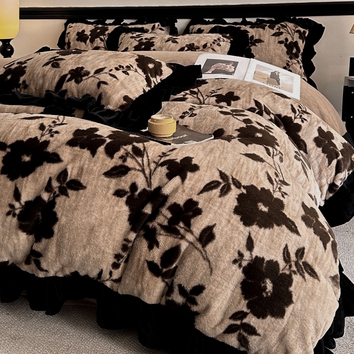 91家纺网 家纺一手货源 找家纺 子曰 2025新款A类法式小香风黑边款兔绒牛奶绒四件套 黑边款-花语