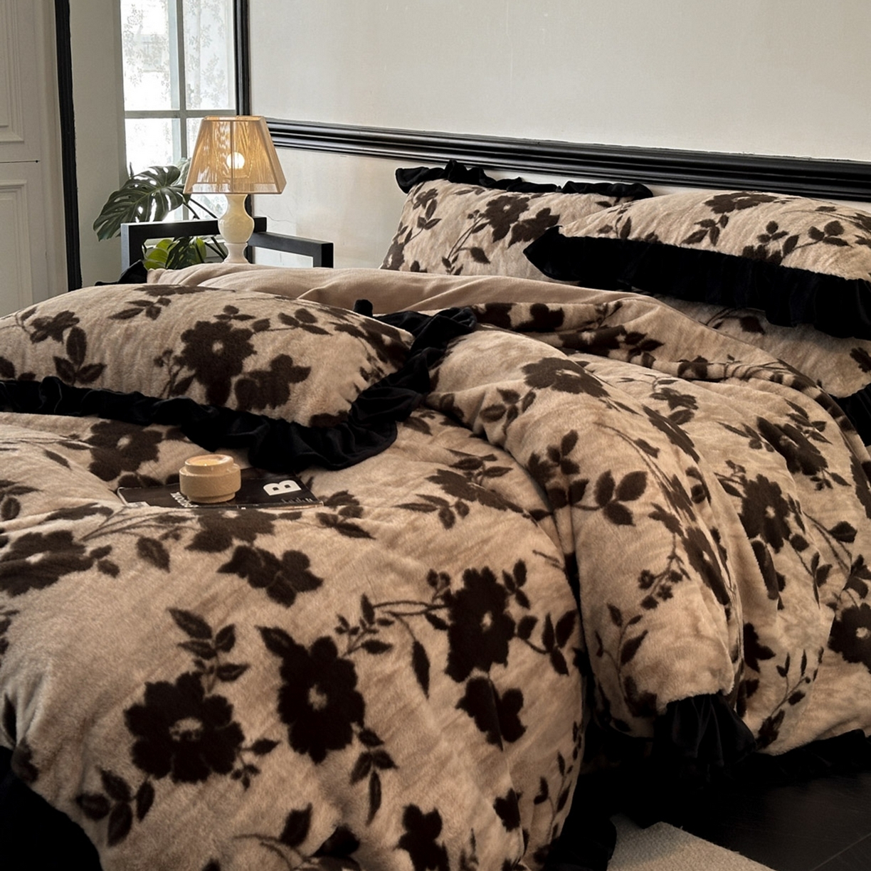 91家纺网 家纺一手货源 找家纺 子曰 2025新款A类法式小香风黑边款兔绒牛奶绒四件套 黑边款-花语