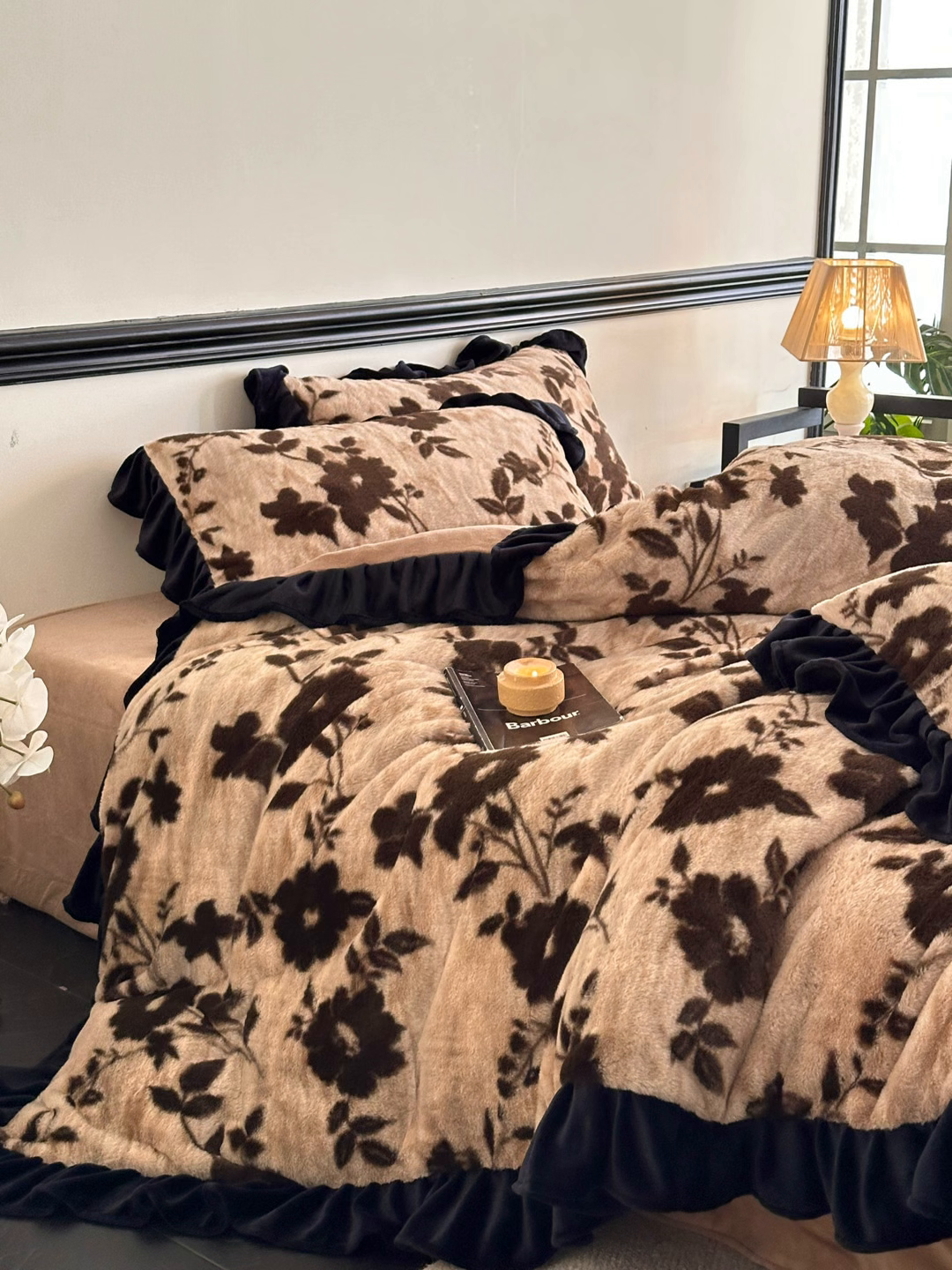 91家纺网 家纺一手货源 找家纺 子曰 2025新款A类法式小香风黑边款兔绒牛奶绒四件套 黑边款-花语