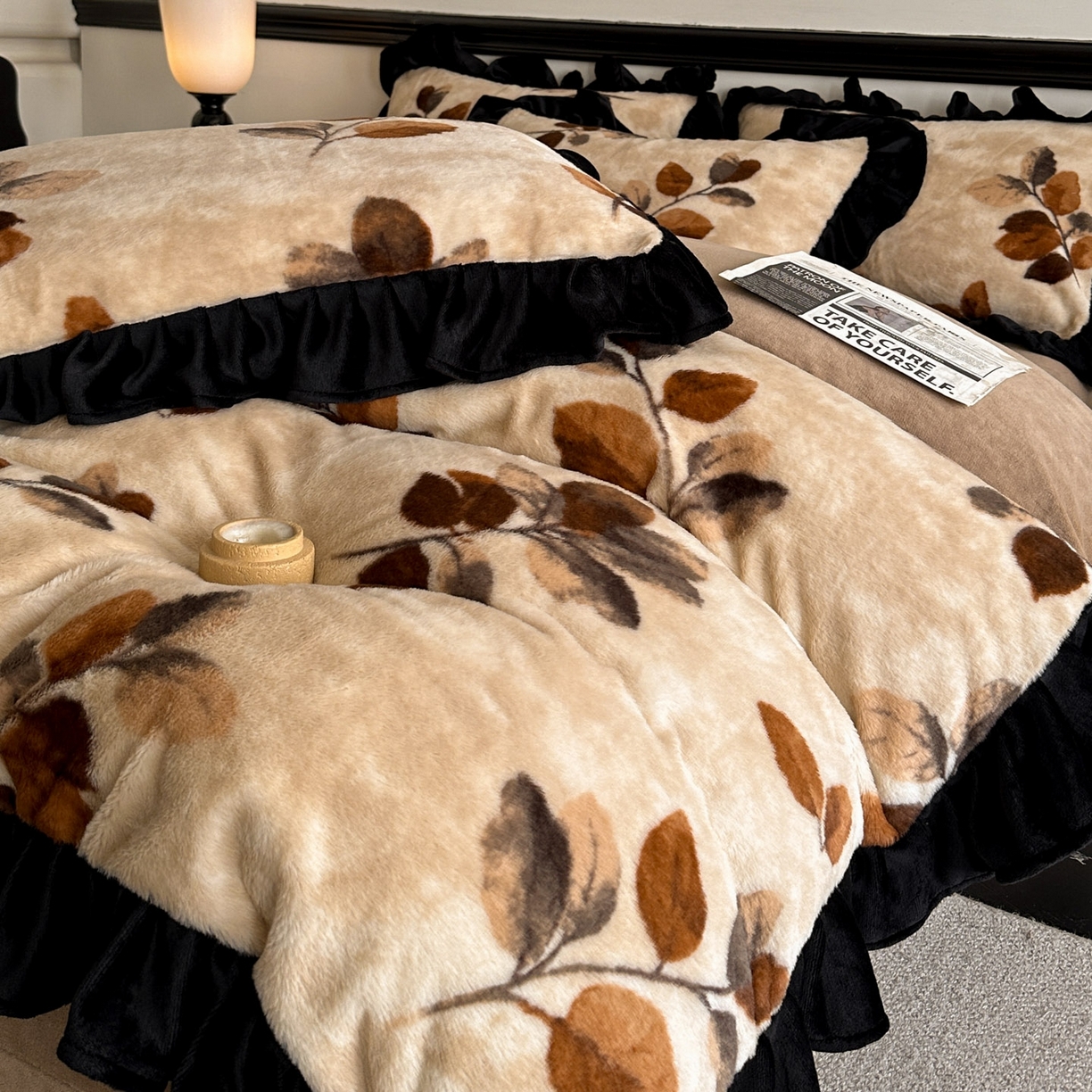 91家纺网 家纺一手货源 找家纺 子曰 2025新款A类法式小香风黑边款兔绒牛奶绒四件套 黑边款-曼丽