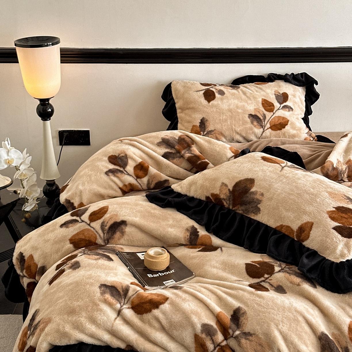 91家纺网 家纺一手货源 找家纺 子曰 2025新款A类法式小香风黑边款兔绒牛奶绒四件套 黑边款-曼丽