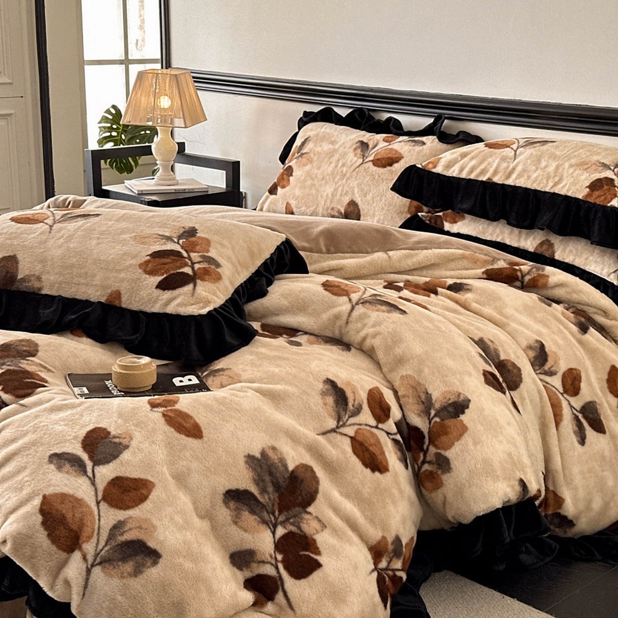 91家纺网 家纺一手货源 找家纺 子曰 2025新款A类法式小香风黑边款兔绒牛奶绒四件套 黑边款-曼丽