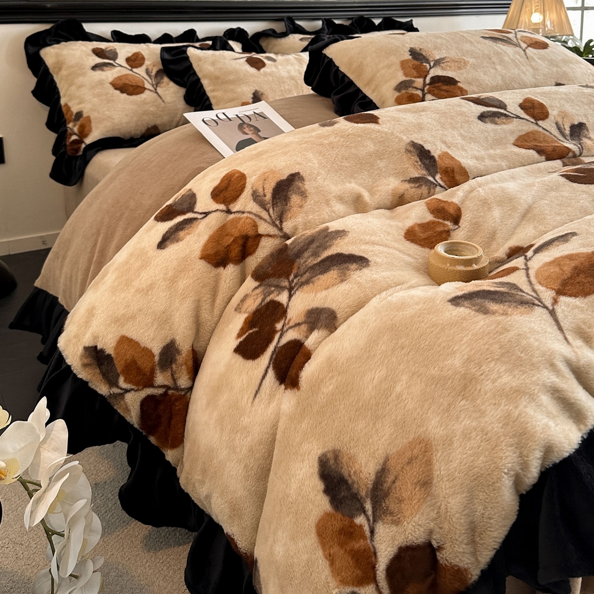 91家纺网 家纺一手货源 找家纺 子曰 2025新款A类法式小香风黑边款兔绒牛奶绒四件套 黑边款-曼丽