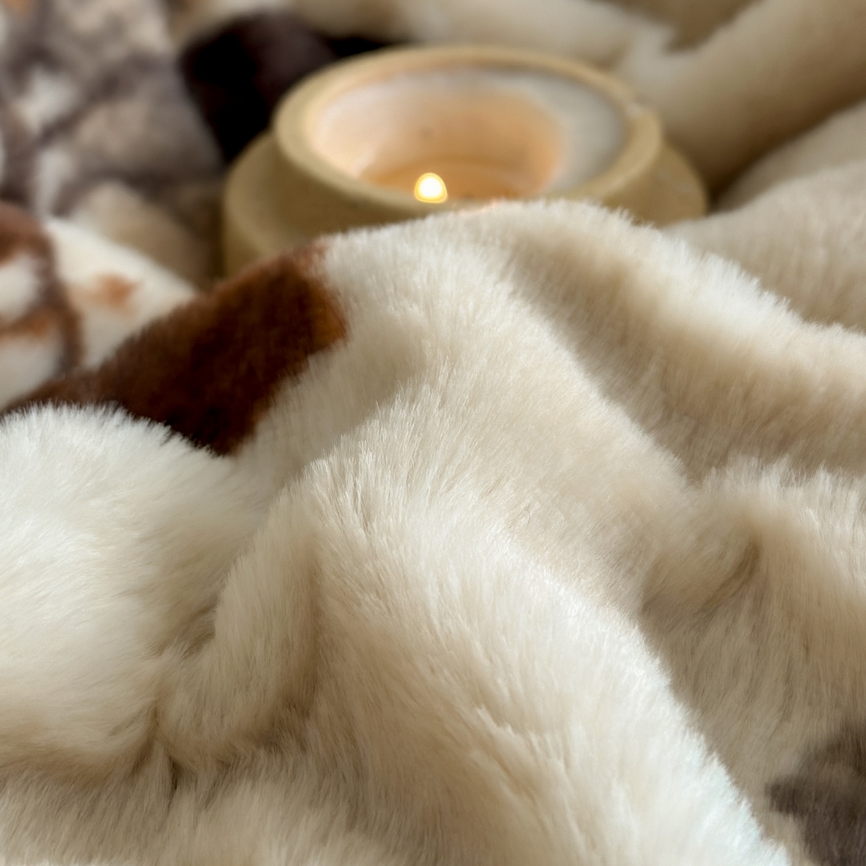 91家纺网 家纺一手货源 找家纺 子曰 2025新款A类法式小香风黑边款兔绒牛奶绒四件套 黑边款-曼丽