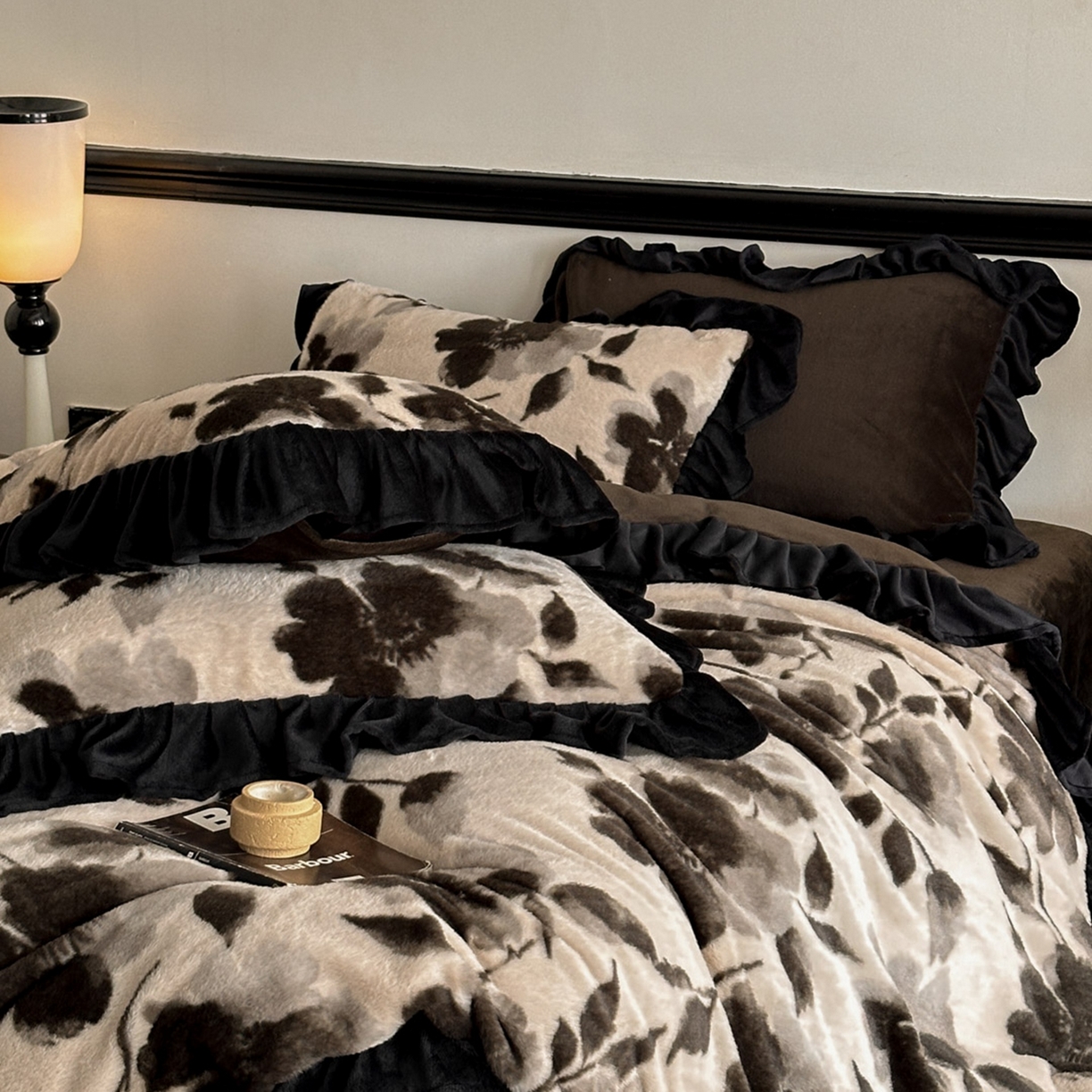 91家纺网 家纺一手货源 找家纺 子曰 2025新款A类法式小香风黑边款兔绒牛奶绒四件套 黑边款-莫奈