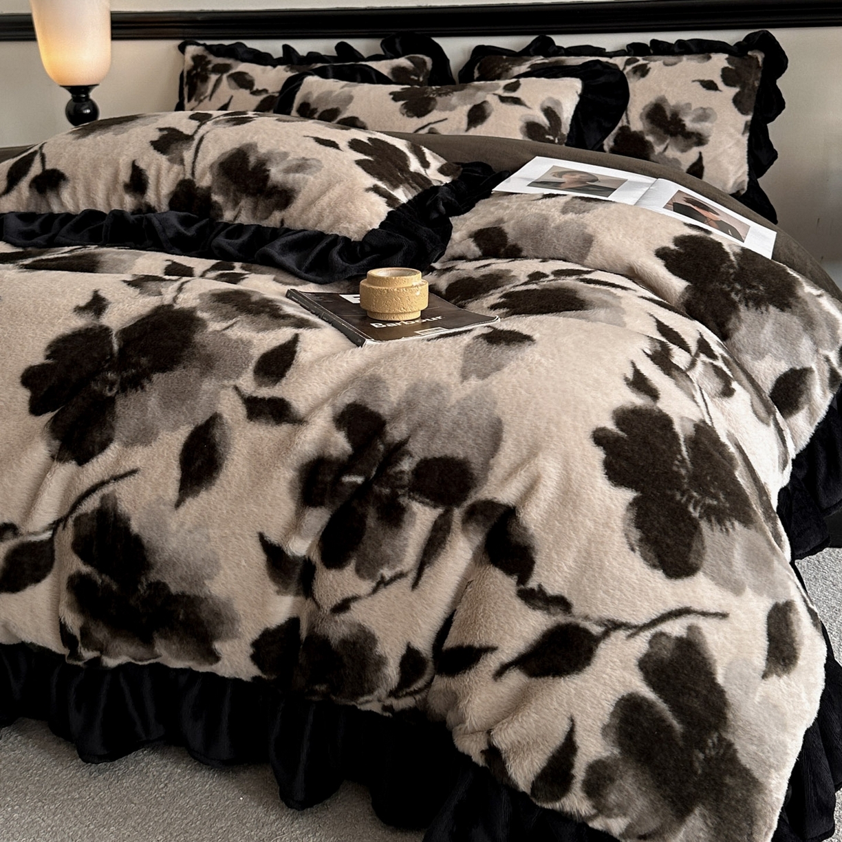 91家纺网 家纺一手货源 找家纺 子曰 2025新款A类法式小香风黑边款兔绒牛奶绒四件套 黑边款-莫奈