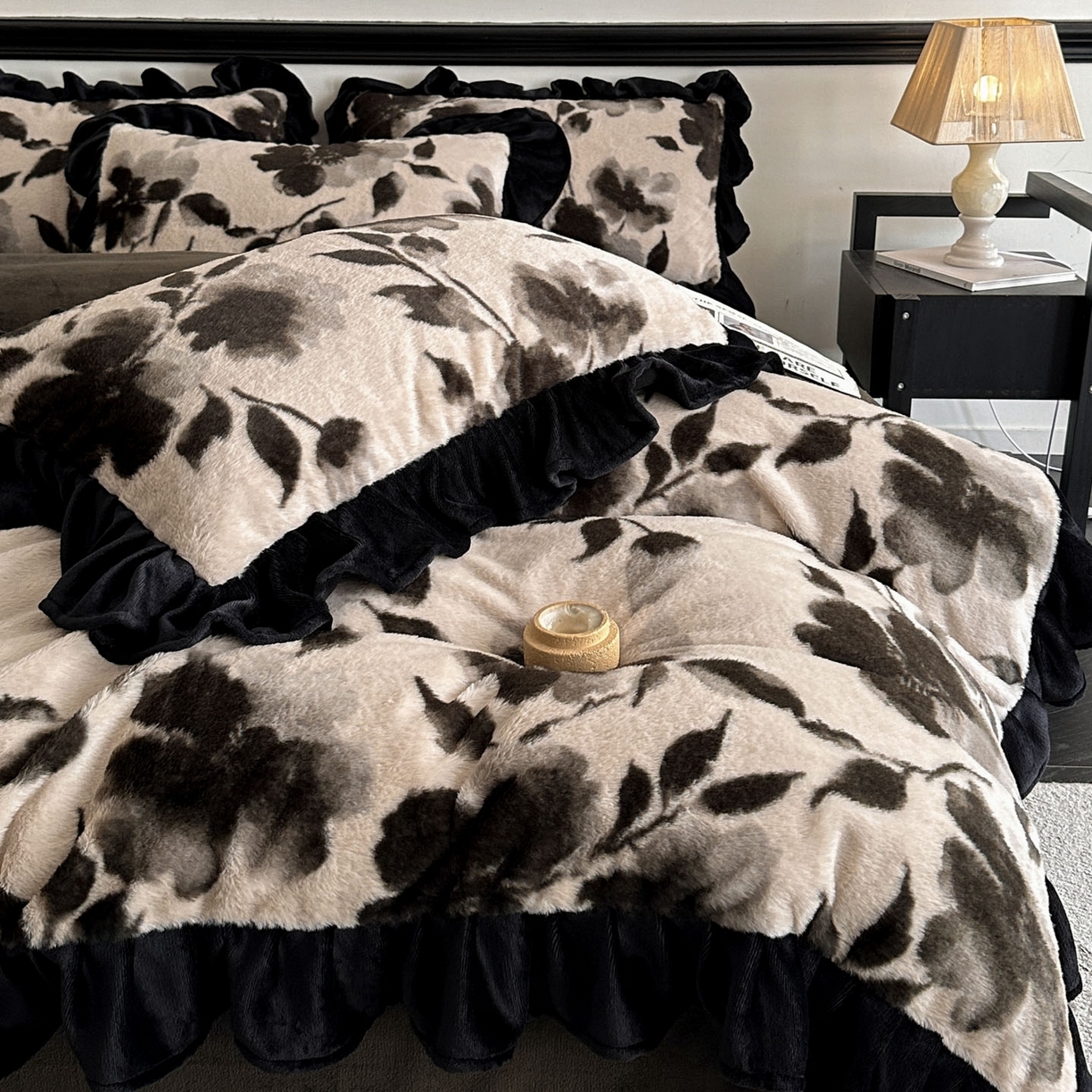 91家纺网 家纺一手货源 找家纺 子曰 2025新款A类法式小香风黑边款兔绒牛奶绒四件套 黑边款-莫奈