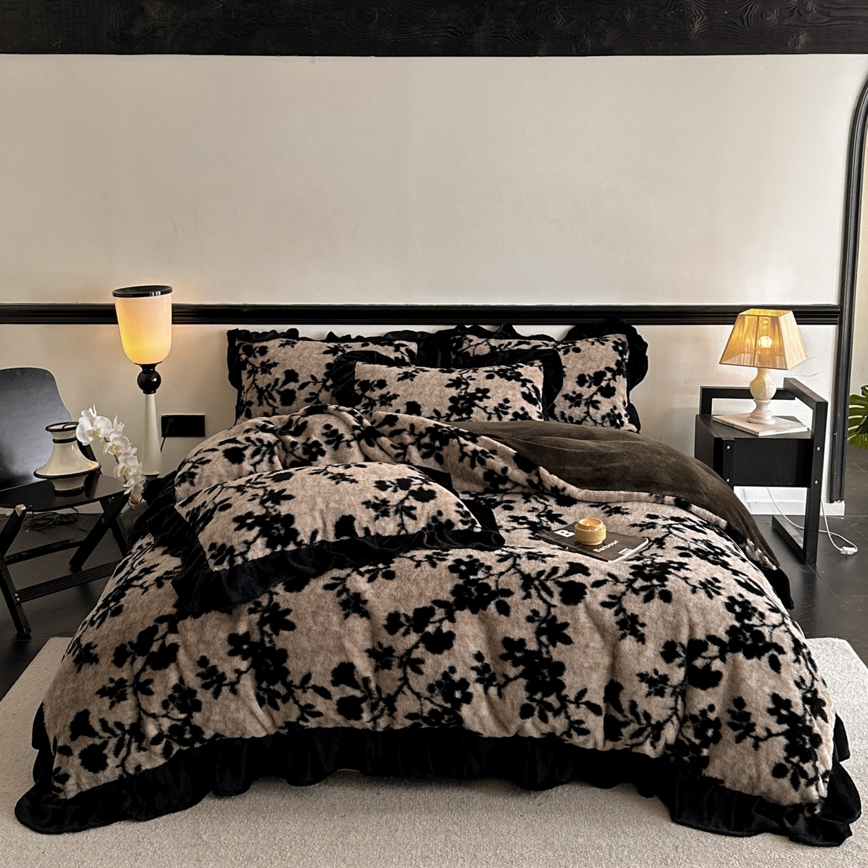 91家纺网 家纺一手货源 找家纺 子曰 2025新款A类法式小香风黑边款兔绒牛奶绒四件套 黑边款-萦漫