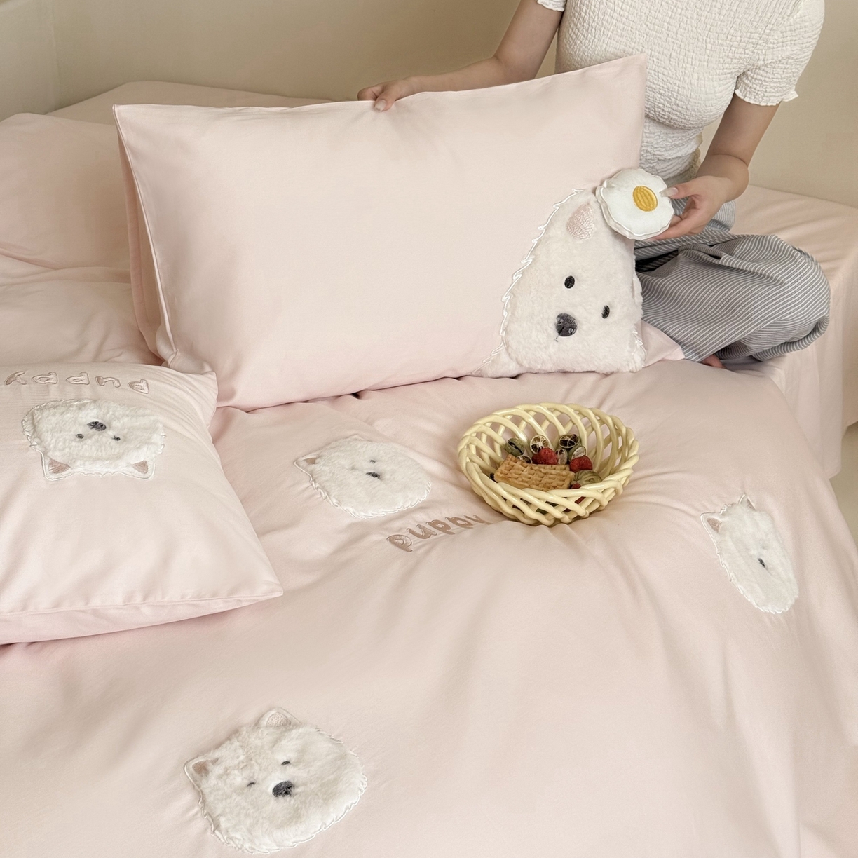 91家纺网 家纺一手货源 找家纺 （总）鹿班家居 2025年新款秋冬款100S全棉纯棉磨毛贴布绣系列四件套-奶油大白（标准会员-20元）