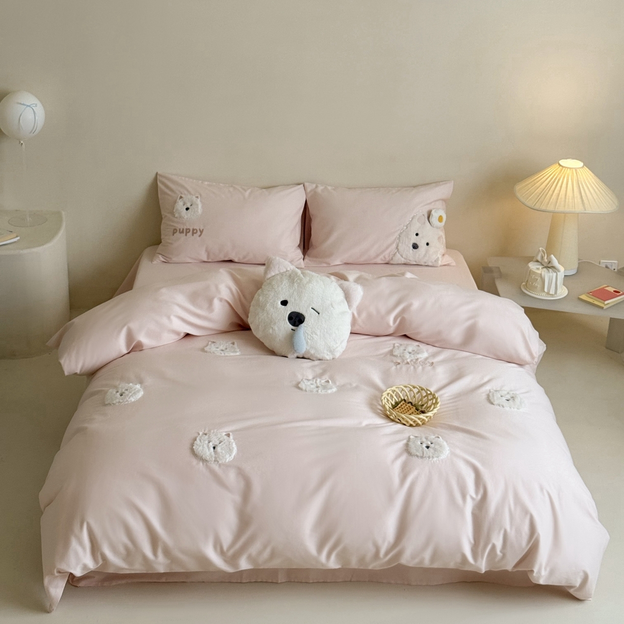 91家纺网 家纺一手货源 找家纺 鹿班家居 2025年新款秋冬款100S全棉纯棉磨毛贴布绣系列四件套-奶油大白（标准会员-20元） 奶油大白-粉色