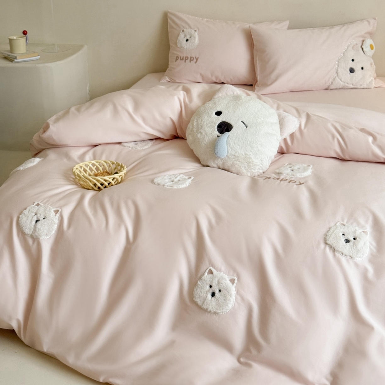 91家纺网 家纺一手货源 找家纺 鹿班家居 2025年新款秋冬款100S全棉纯棉磨毛贴布绣系列四件套-奶油大白（标准会员-20元） 奶油大白-粉色