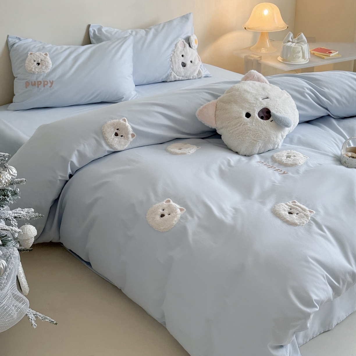 91家纺网 家纺一手货源 找家纺 鹿班家居 2025年新款秋冬款100S全棉纯棉磨毛贴布绣系列四件套-奶油大白（标准会员-20元） 奶油大白-蓝色