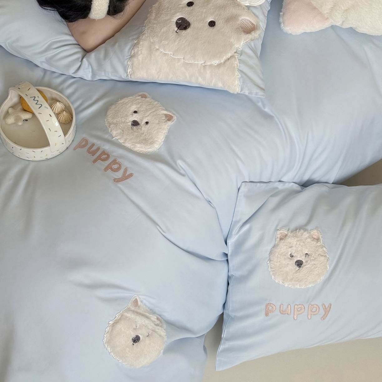 91家纺网 家纺一手货源 找家纺 鹿班家居 2025年新款秋冬款100S全棉纯棉磨毛贴布绣系列四件套-奶油大白（标准会员-20元） 奶油大白-蓝色