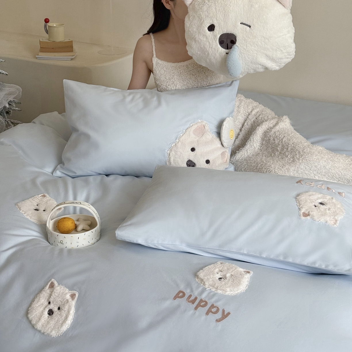 91家纺网 家纺一手货源 找家纺 鹿班家居 2025年新款秋冬款100S全棉纯棉磨毛贴布绣系列四件套-奶油大白（标准会员-20元） 奶油大白-蓝色