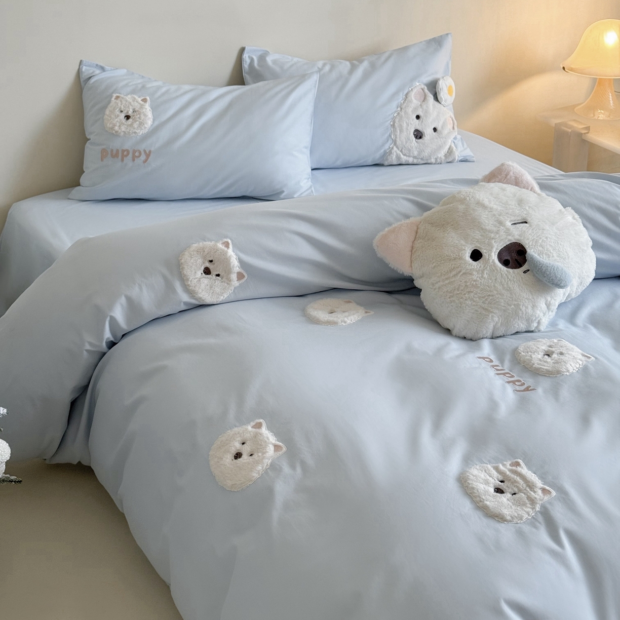 91家纺网 家纺一手货源 找家纺 鹿班家居 2025年新款秋冬款100S全棉纯棉磨毛贴布绣系列四件套-奶油大白（标准会员-20元） 奶油大白-蓝色